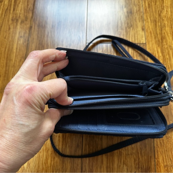 Vera Bradley Bundle Navy and Blue Floral Wristlet and Navy Wallet purse - Picture 9 of 10